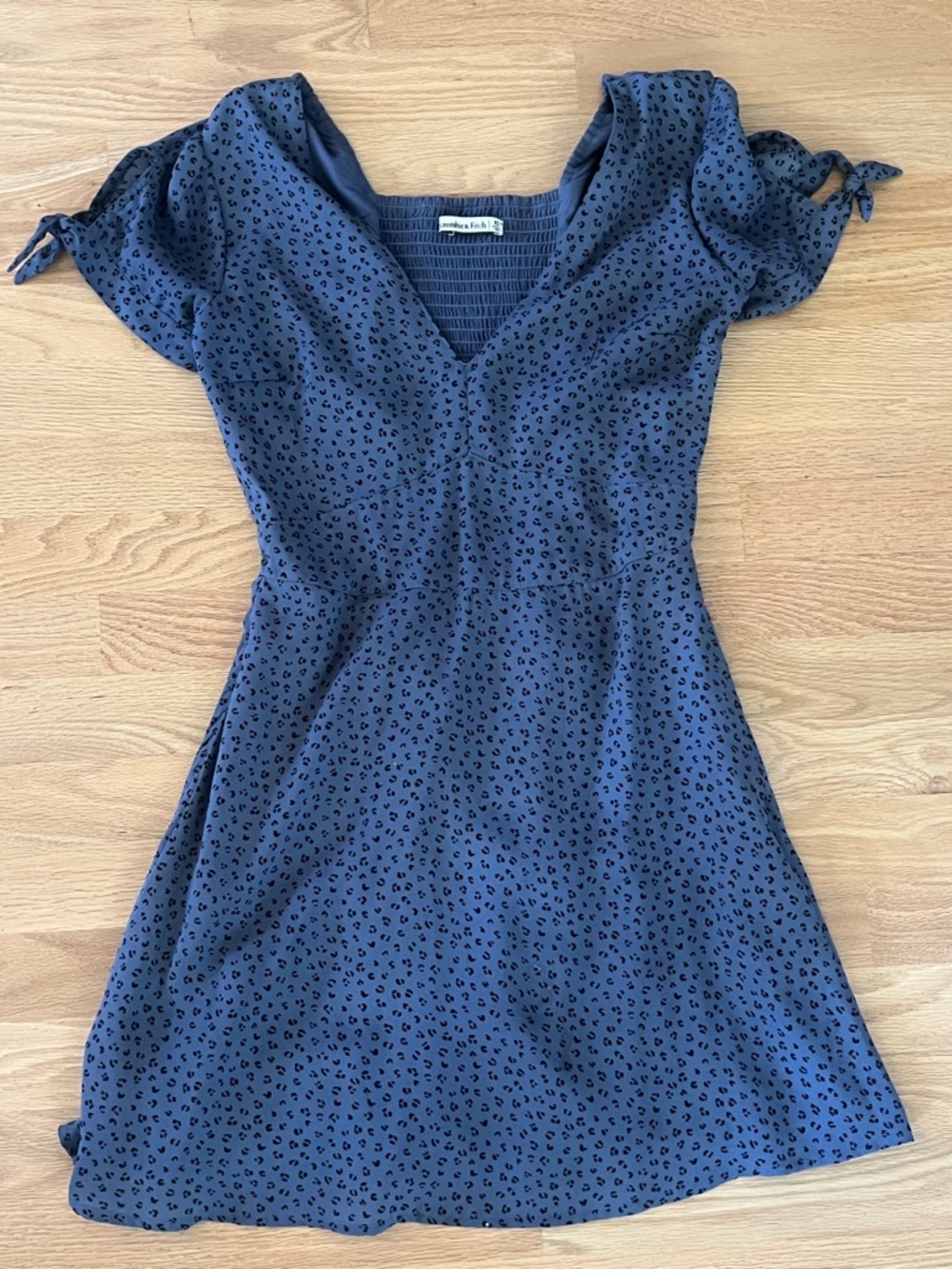 Abercrombie & Fitch Animal Print Tie Sleeve Flowy Dress | XS